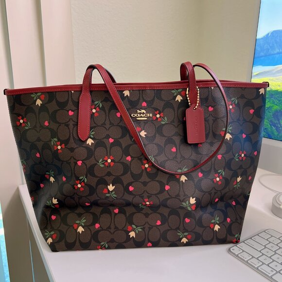 coach City Tote In Signature Canvas With Heart Petal Print c7616 - Picture 1 of 9
